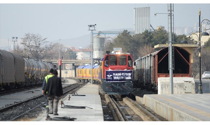 TCDD'nin yardım treni Elazığ'da