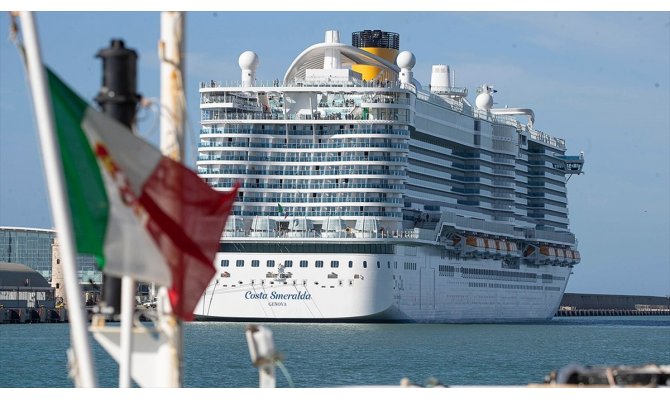 İtalya'da yeni tip koronavirüs şüphesiyle yolcu gemisi karantinaya alındı