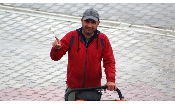 İslamiyeti anlatmak için İngiltere'den Mekke'ye yürüyor