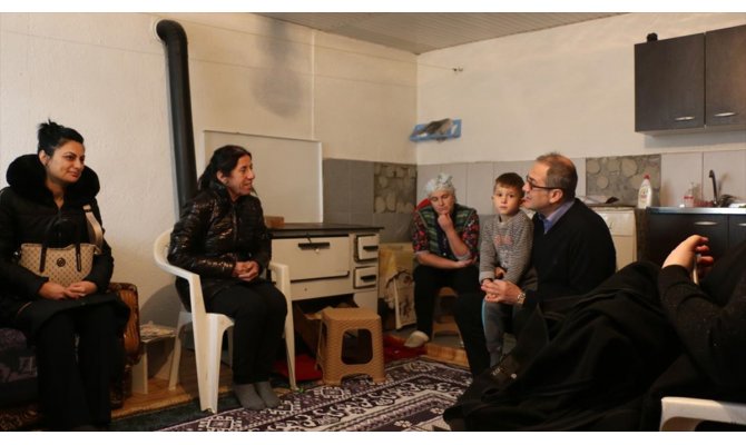 Türkiye'nin Üsküp Büyükelçisi Sekizkök 'Honeyland' belgeselinin Hatice'sini ziyaret etti