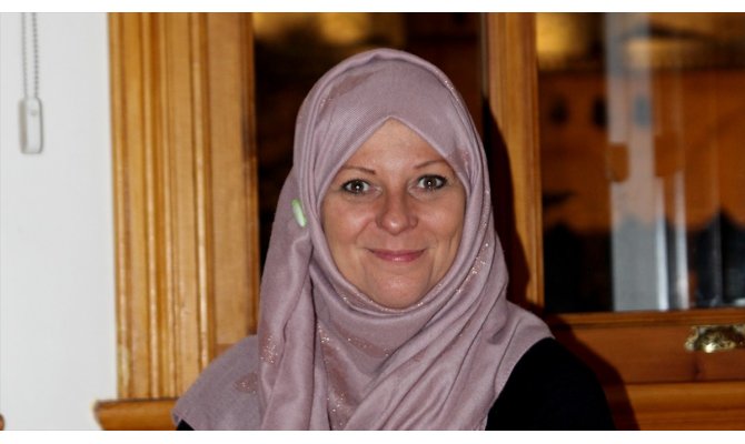 Tony Blair'in İslamiyet'i seçen baldızı Booth artık İstanbullu