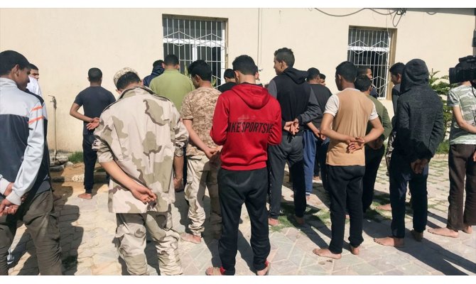 Güvenlik görevlisi olma hayaliyle BAE'ye giden Sudanlılar, kendilerini Hafter'in kamplarında buldu