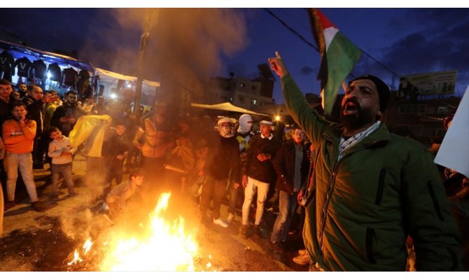 Gazze'de ABD'nin sözde barış planına yönelik protestolar sürüyor: 12 yaralı