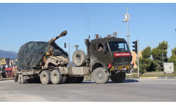 Sınır birliklerine obüs ve zırhlı araç sevkiyatı