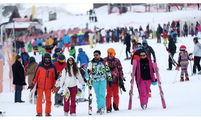 Yarıyıl tatilinin son gününde vatandaşlar Erciyes'e akın etti