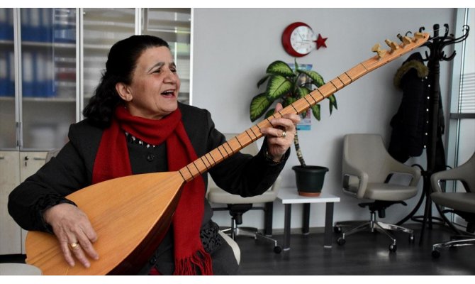 'Müzik şehri' Kırşehir'in kadın halk ozanı: Ayşe Tekin