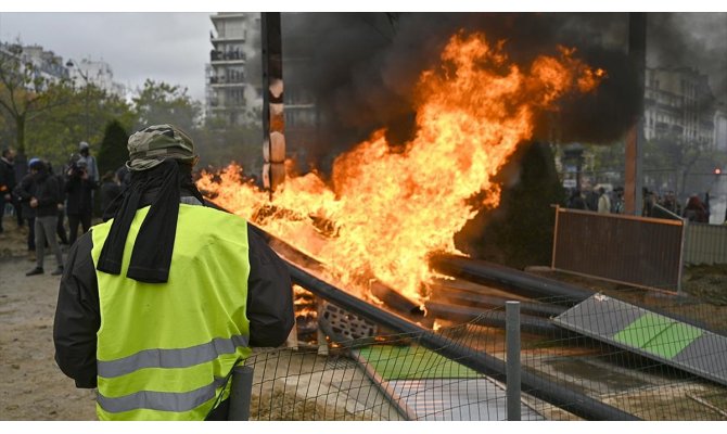 Çocuğuyla Fransa'ya yerleşmek için velayet isteyen anneye 'sarı yelekliler' gerekçesiyle ret