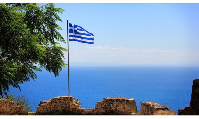 Yunanistan'ın düzensiz göçe karşı yüzen bariyer planı tepkilere yol açtı