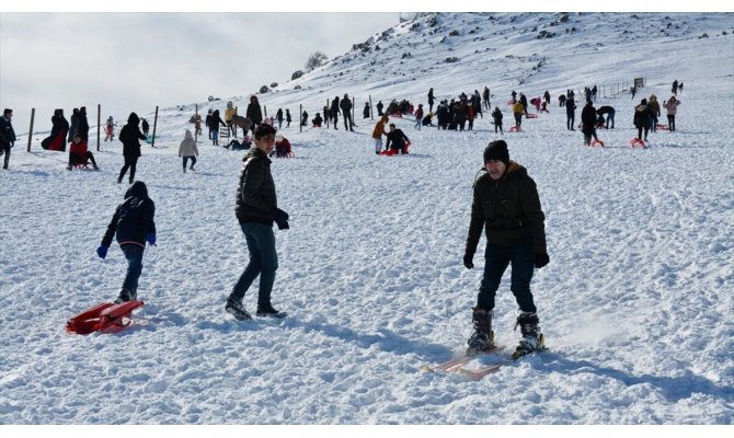 Karacadağ Kayak Merkezi'nde yarıyıl tatili yoğunluğu