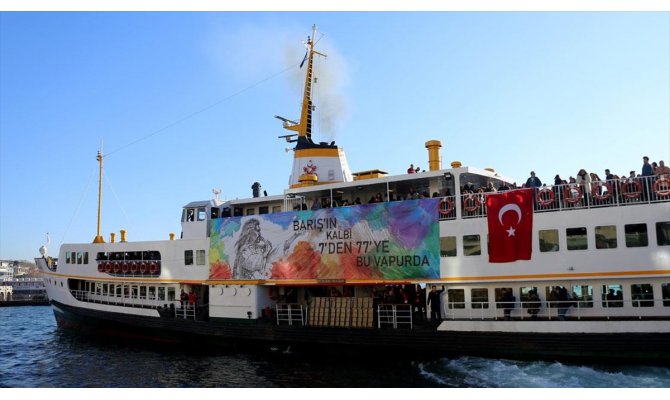 '7'den 77'ye Barış Severler' Barış Manço Vapuru'da bir araya geldi