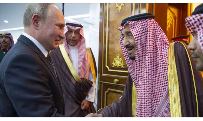 Putin ve Kral Selman 'petrol piyasalarını' görüştü