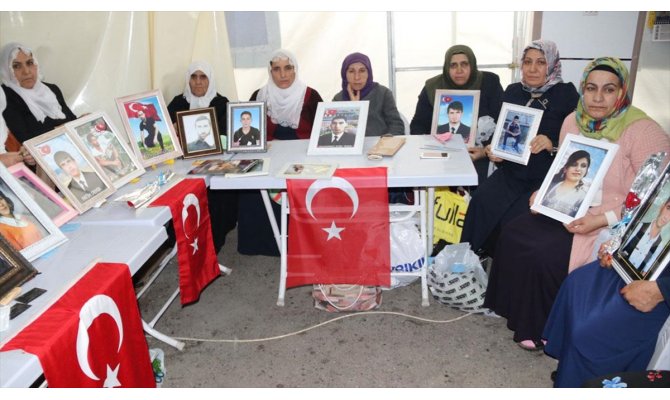 Çocuklarına kavuşan aileler evlat nöbetinde umutları artırdı