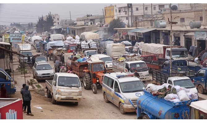 İdlib'de 2 günde 40 bin sivil daha yerinden edildi