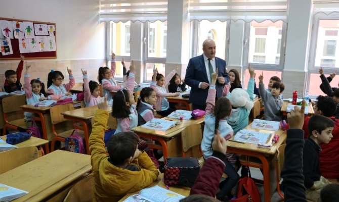 Yılmaz: "Okullarımız eksiksiz eğitime başladı"