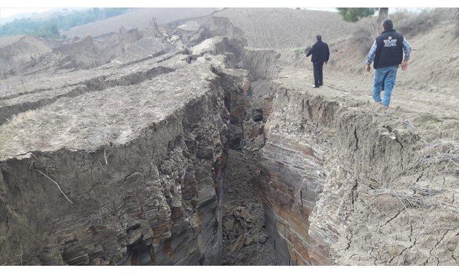 Adana'da iki mahallede heyelan oldu