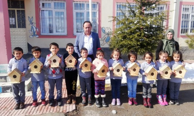 Kuşlar üşümesin diye yuva yaptılar