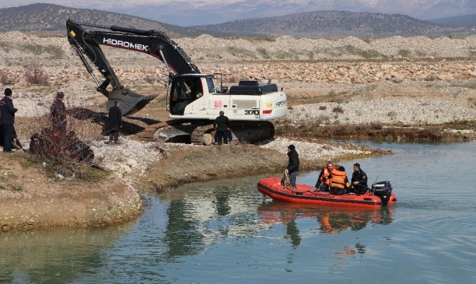 Çayda kaybolan baba ve oğlunu arama çalışmaları sürüyor