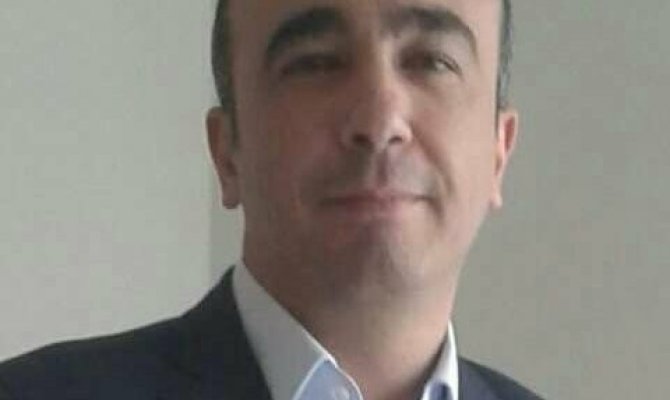 Direksiyon başında kalp krizi geçiren öğretmen hayatını kaybetti