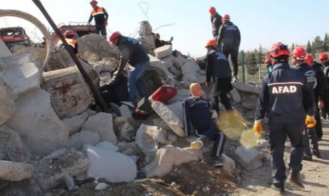 Kahramanmaraş'ta deprem tatbikatı gerçeğini aratmadı