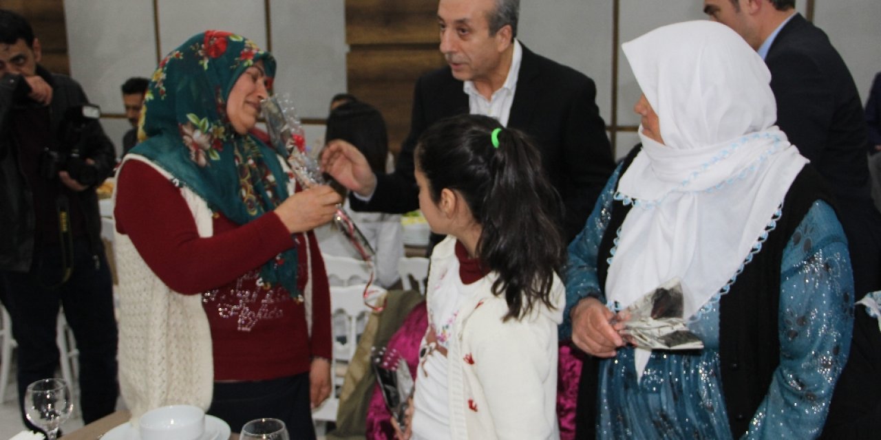 Cumhurbaşkanı Erdoğan HDP önündeki annelerin Kadınlar Günü’nü kutladı