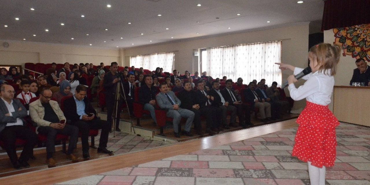 Elbistan'da  İstiklal Marşını güzel okuma yarışması yapıldı