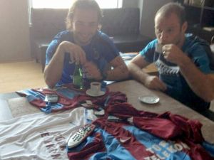 Trabzonspor’da Serkan Ve Olcan’ın Fenerbahçe Maçı Öncesi Kahve Keyfi