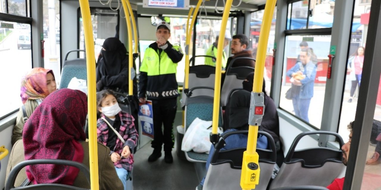 Korona virüse dikkat"..Trafik Polisleri vatandaş ve yolcuları uyardı