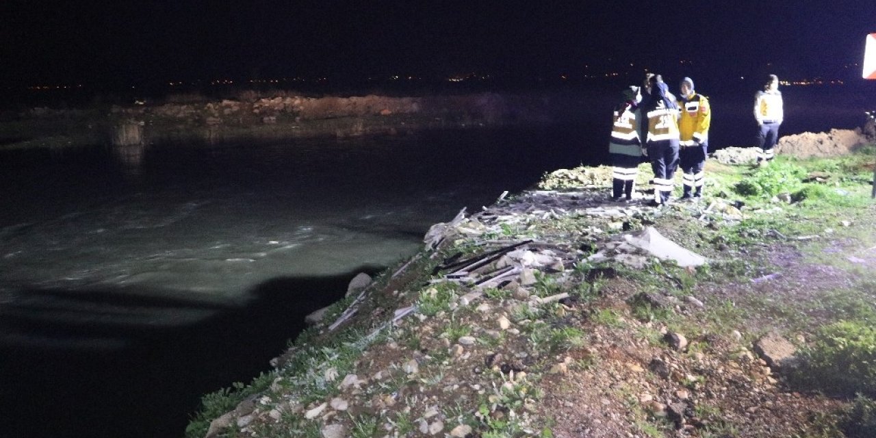 Polis ve Jandarmadan kaçtılar su kanalına uçtular