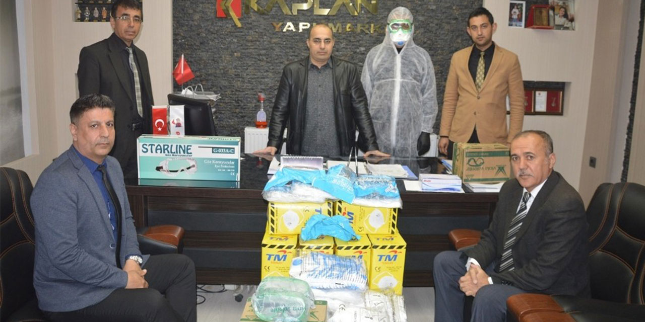 Elbistanlı esnaf deposundaki 10 bin maskeyi devlete hibe etti