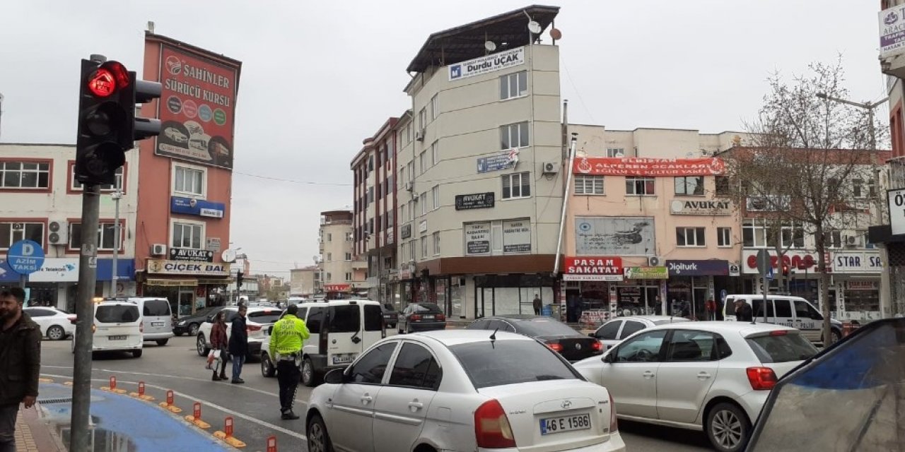 Elbistan’da trafik ışıklarında ’korona virüs’ uyarısı