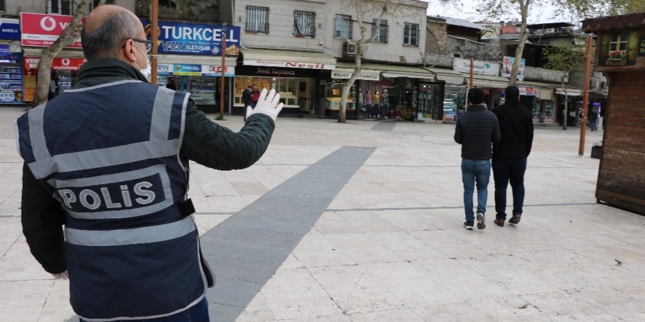 Kahramanmaraş'ta polis sokaktakileri uyarıyor