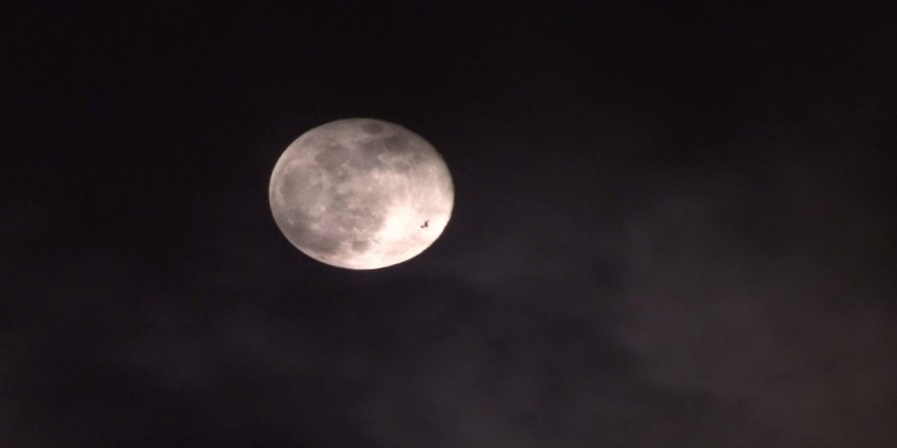 İstanbul’da “Süper Ay” kartpostallık görüntüler oluşturdu