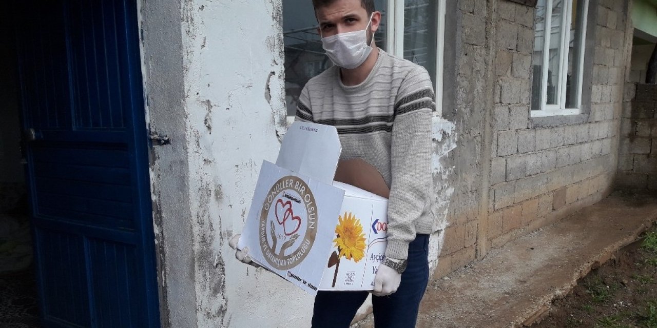 Gönüllülerden ihtiyaç sahiplerine gıda yardımı
