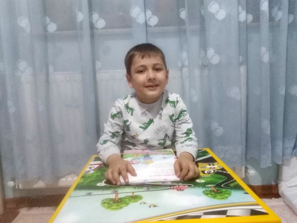 Okulunu özledi dua etti