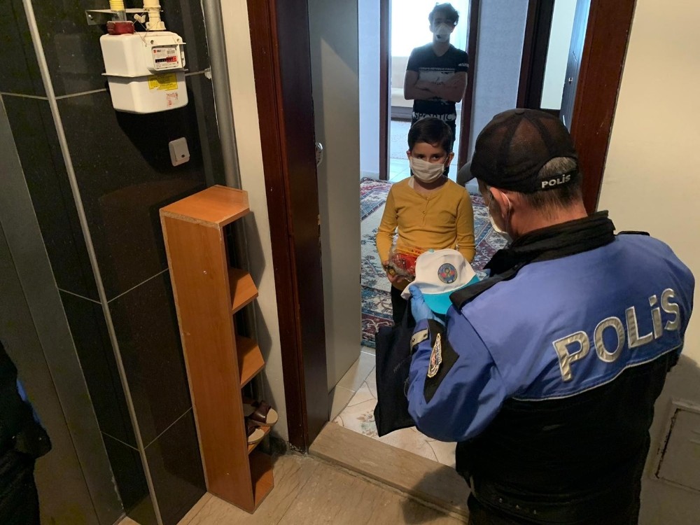 Polisten işitme engelli Ali Talha’ya doğum günü sürprizi