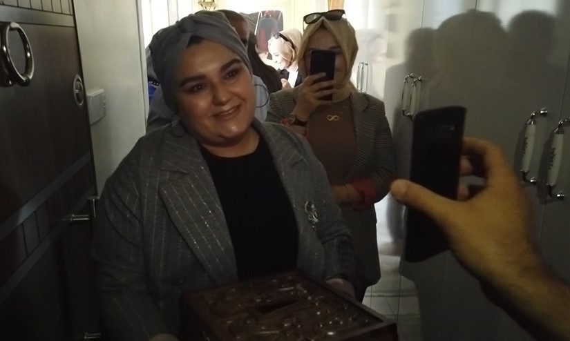 Sağlık çalışanı eşe doğum günü sürprizi