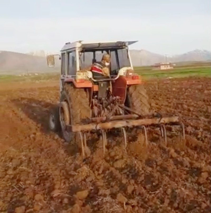 Ekinözü ilçesinde Jandarma tarlayı ekime hazır hale getirdi