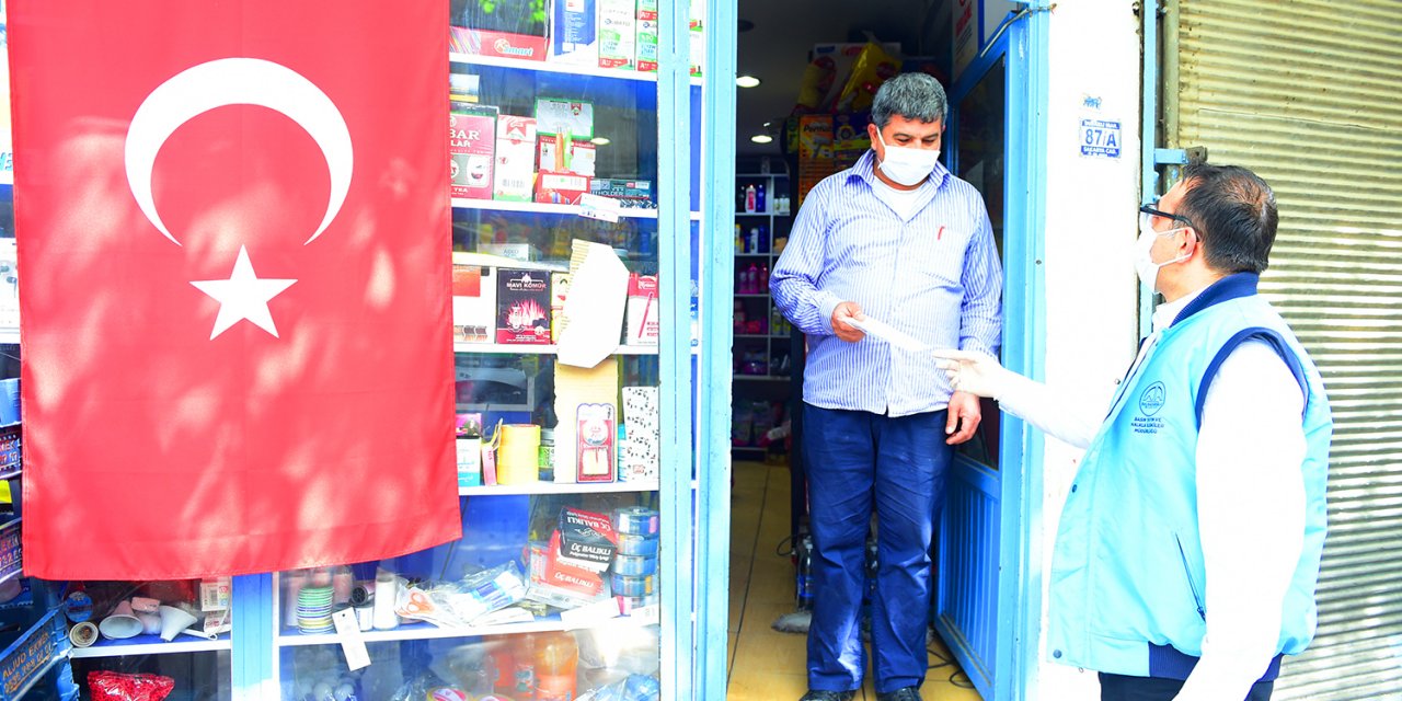 Dulkadiroğlu Belediyesi esnaflara maske dağıttı
