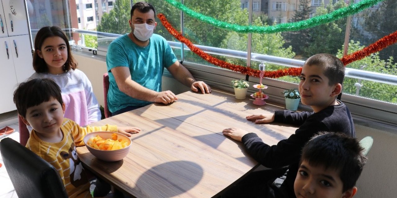 17 arkadaşı koronalı çıkan dondurmacı ailesine kavuştu