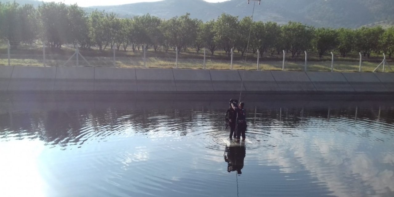 Kahramanmaraş'ta Sulama kanalına düşen otomobilden vinçle kurtarıldı