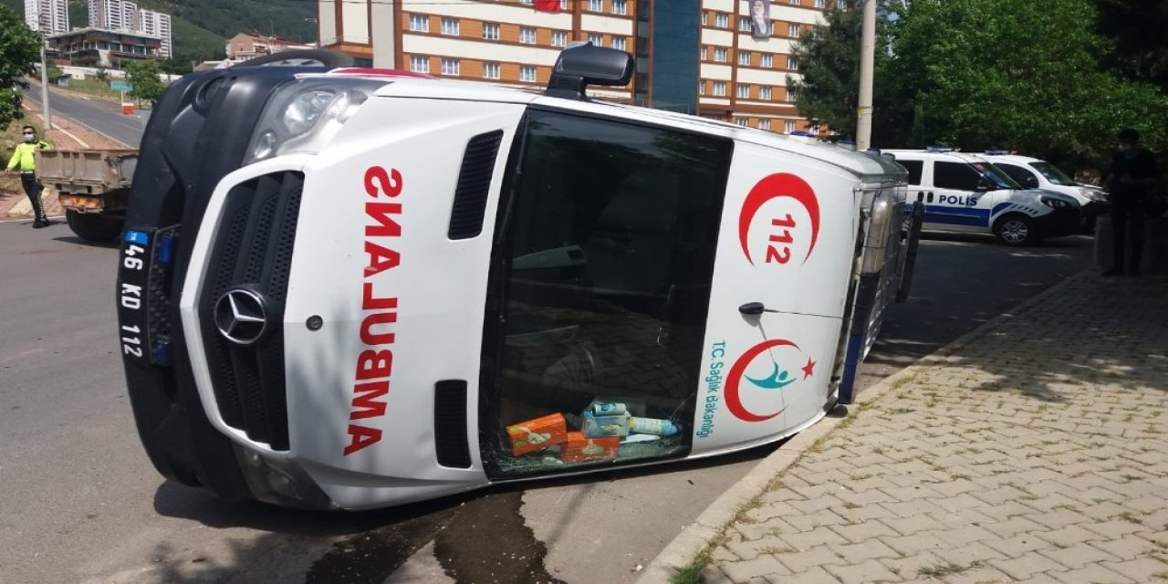 Kahramanmaraş’ta ambulans çarpıştı 5 yaralı