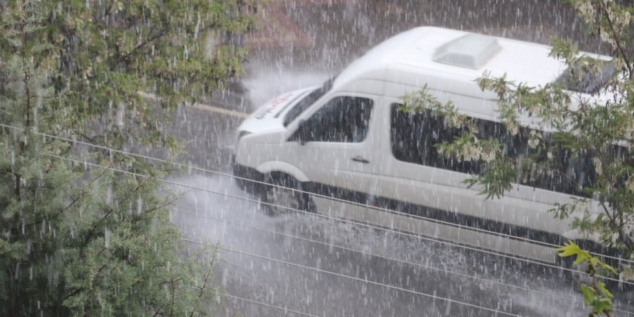 Kahramanmaraş’ta yağmur ve dolu etkili oldu