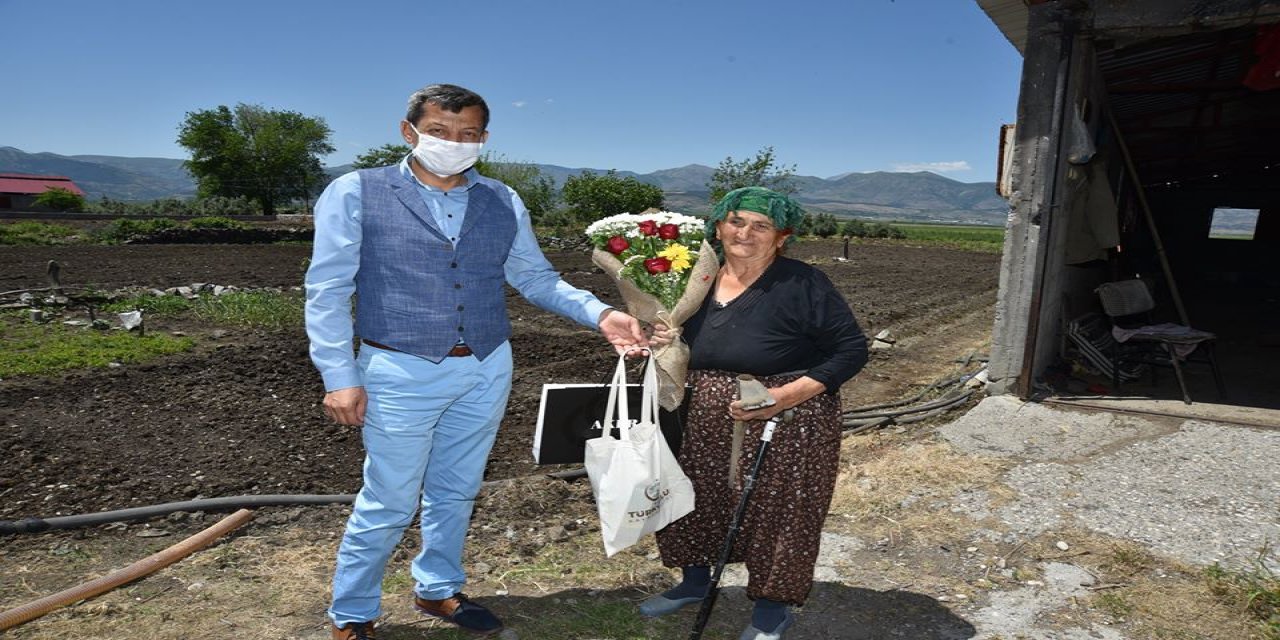 Başkan Osman Okumuş Şehit Annesinin Kabir Ziyareti İsteğini Yerine Getirdi