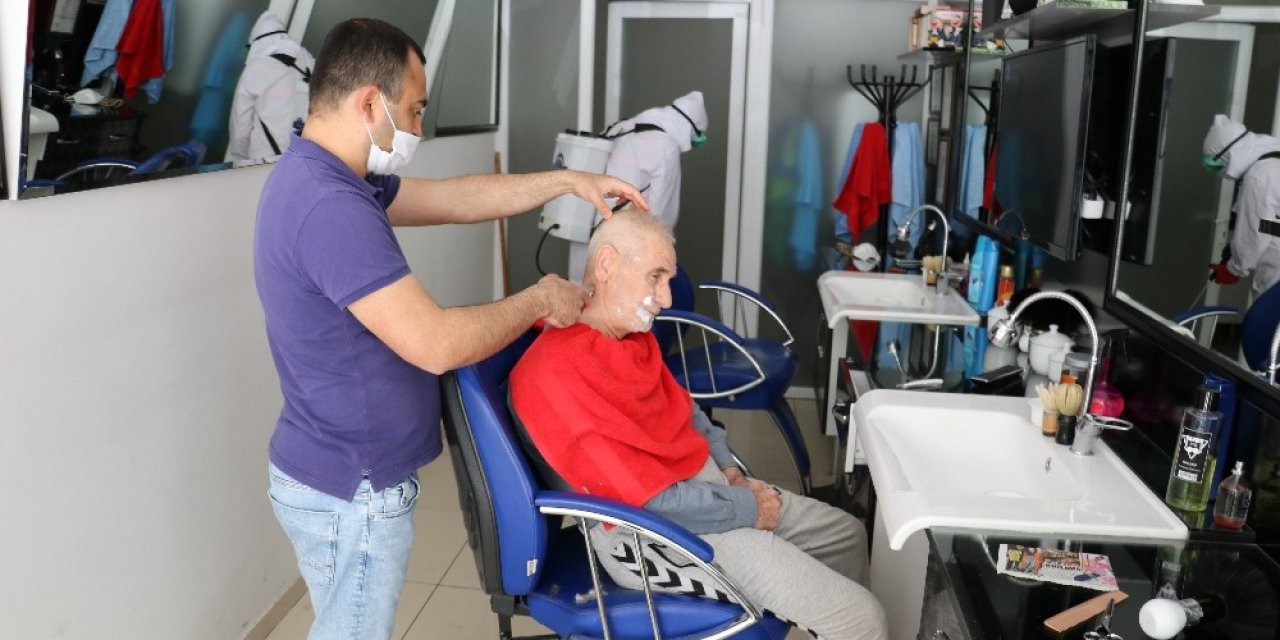 Kuaför ve berber dükkanları dezenfekte edildi