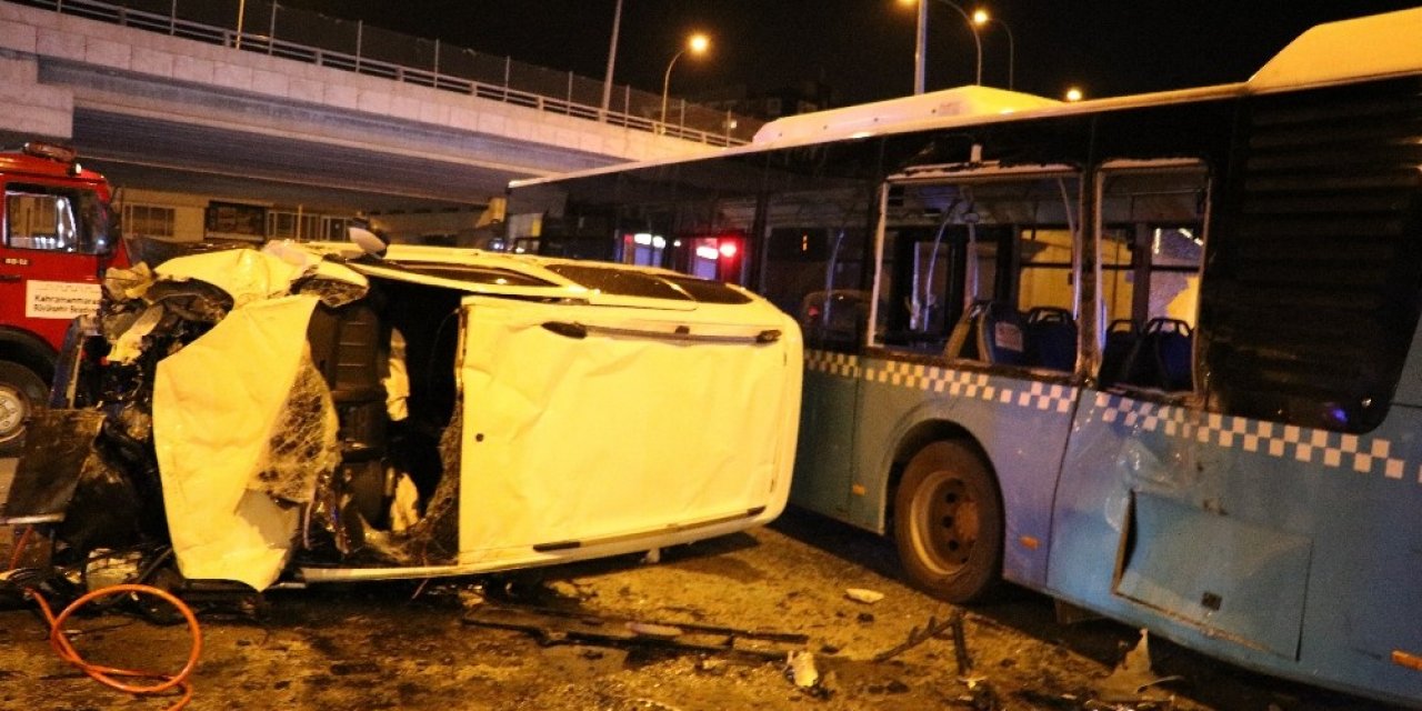 Hafif ticari araç ile otobüs çarpıştı: 1 yaralı