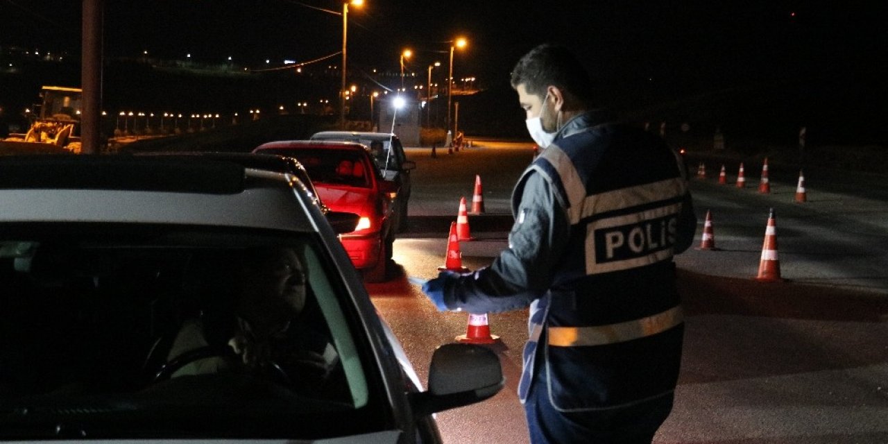 Kahramanmaraş’da kısıtlama sona erince araç yoğunluğu oluştu