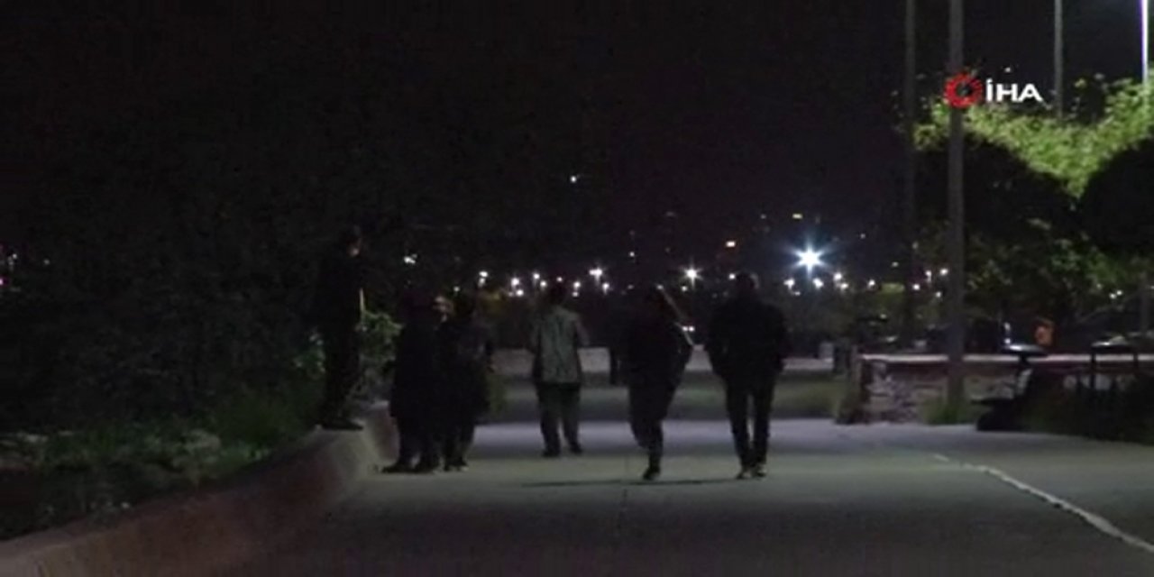 Sahiller doldu taştı, sosyal mesafe kuralı unutuldu