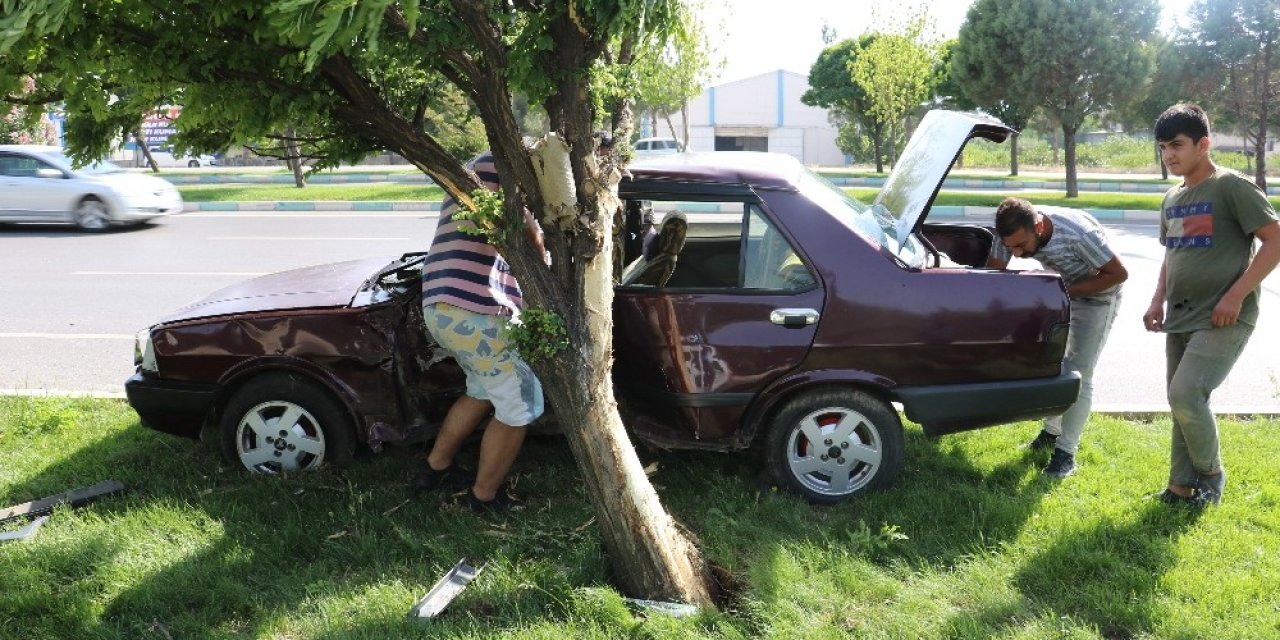 Kahramanmaraş’ta otomobil minibüse çarptı: 2 yaralı