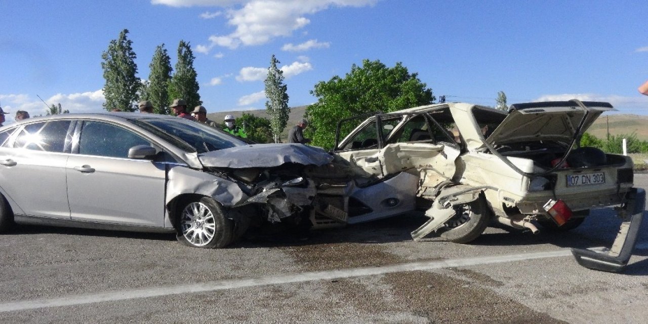 Afşin'de can pazarı kazada 8 kişi yaralandı