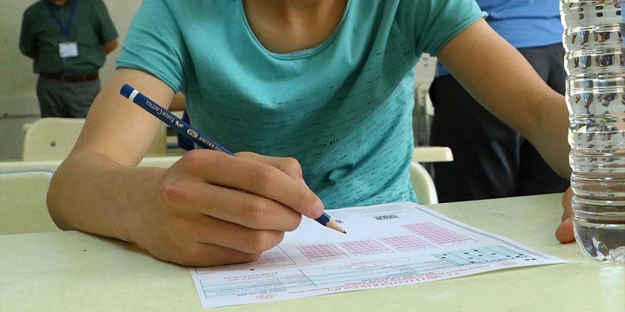LGS ve YKS'ye girecek öğrencilere 'evde maskeyle test çözün' tavsiyesi